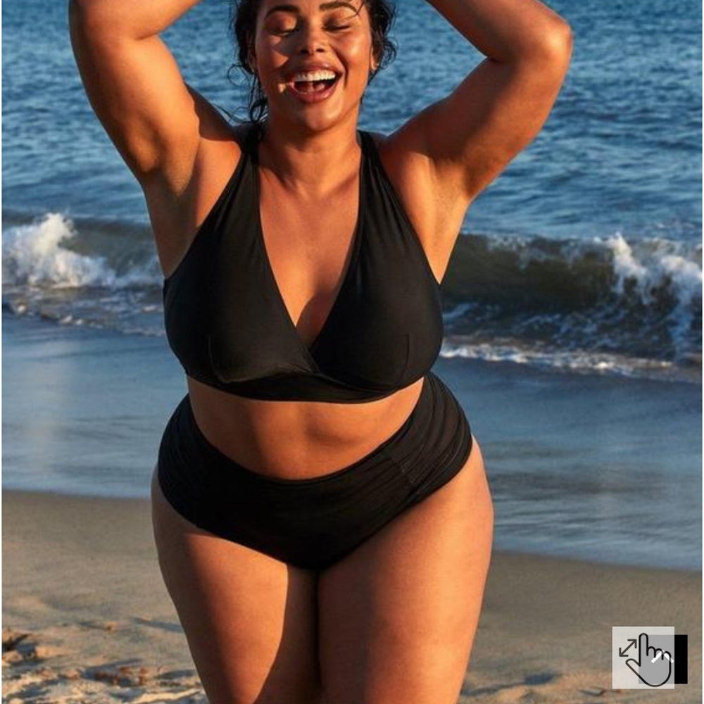 ✨TORRID✨NWT✨Wireless Triangle Bikini Top✨